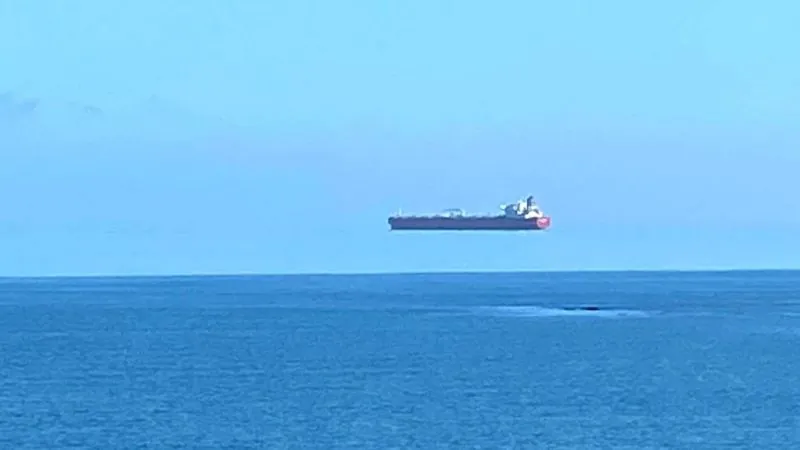 Это изображение имеет пустой атрибут alt; его имя файла - 117387798_apex_hovering_ship_illusion_03.jpg